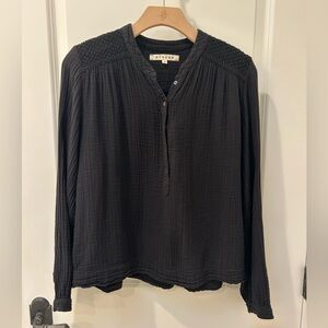 XiRENA Black Boxy Long Sleeve Blouse